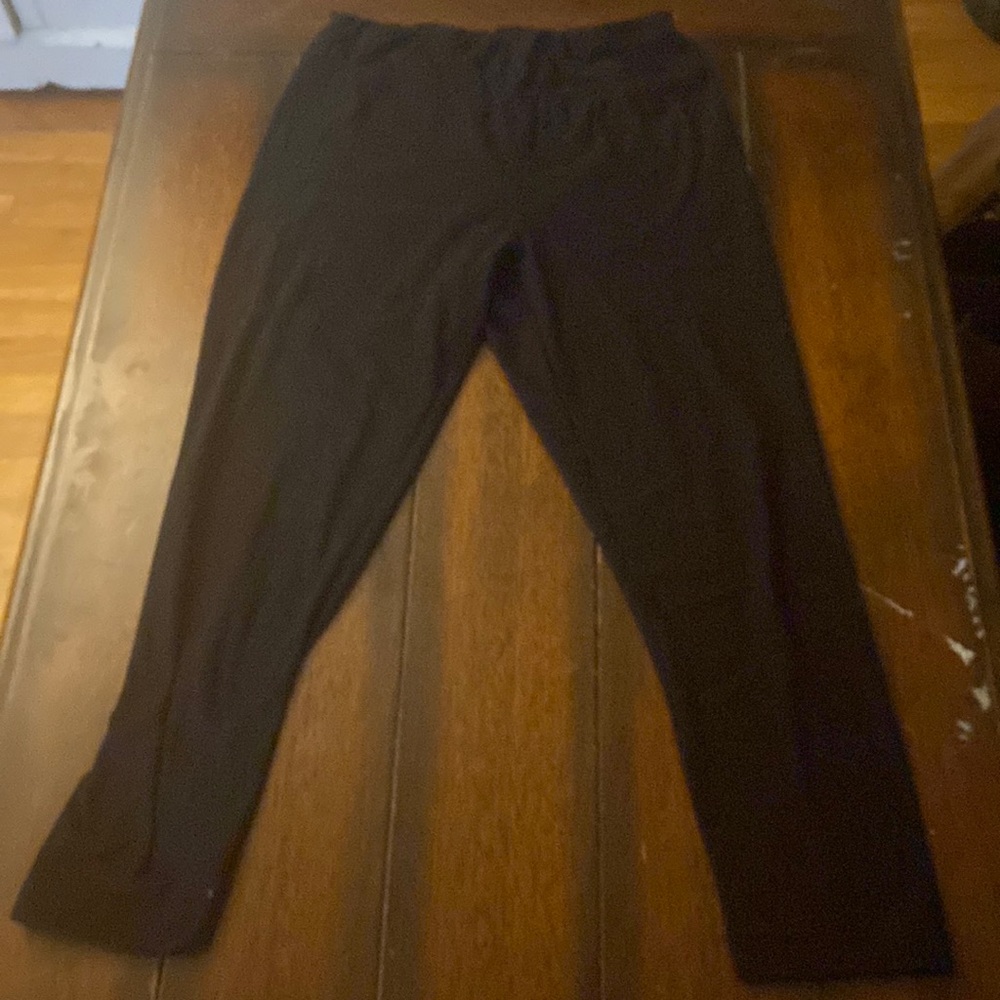 Size small black capris
